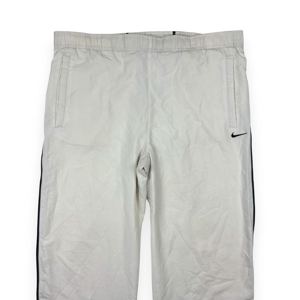 Nike Trackpants Weiß mit schwarzem Paspel