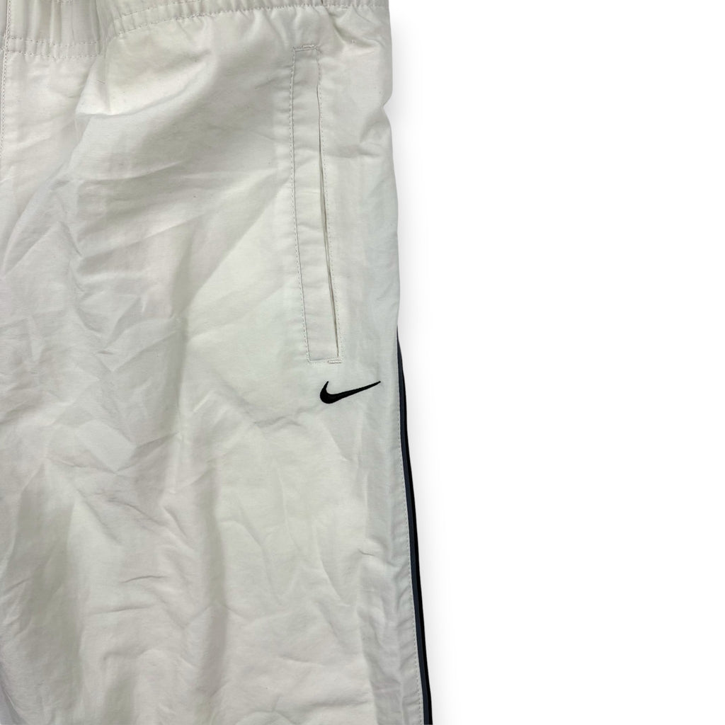 Nike Trackpants Weiß mit schwarzem Paspel
