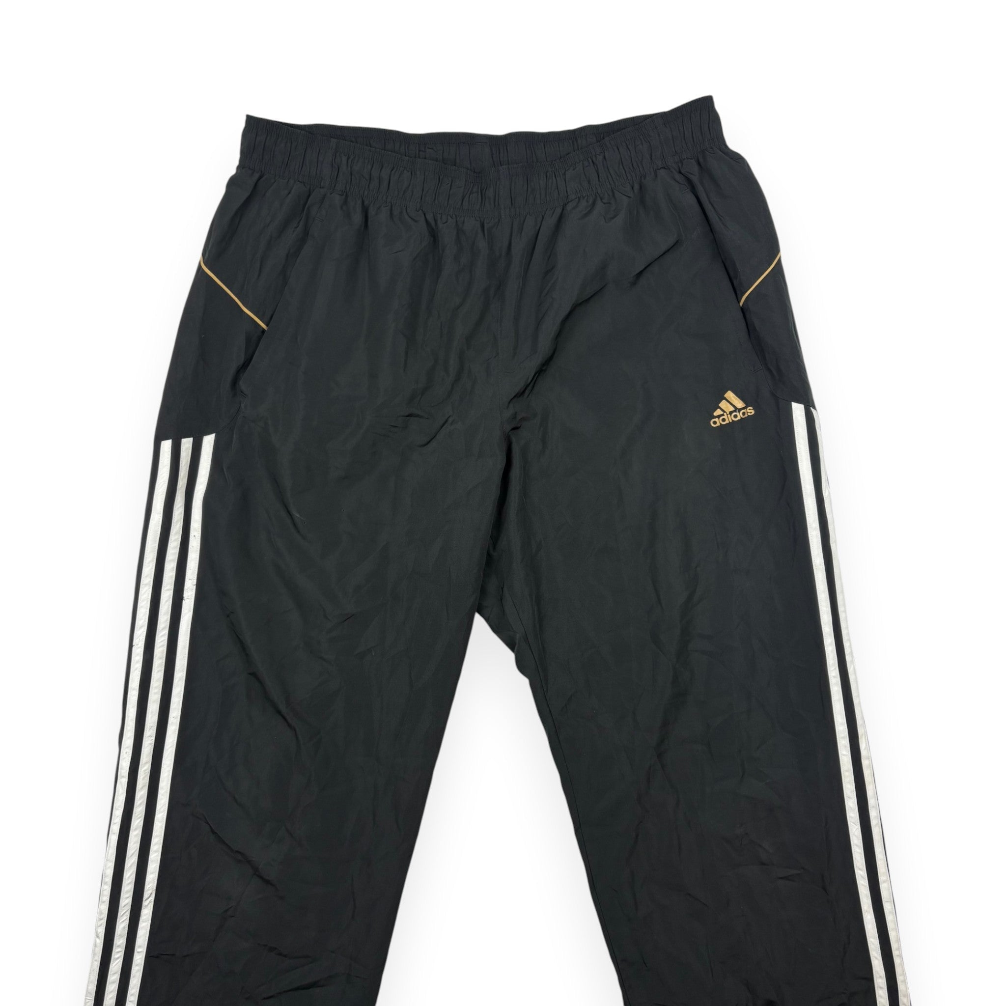 Adidas Trainingshose Schwarz mit weißen Streifen und goldenen Details