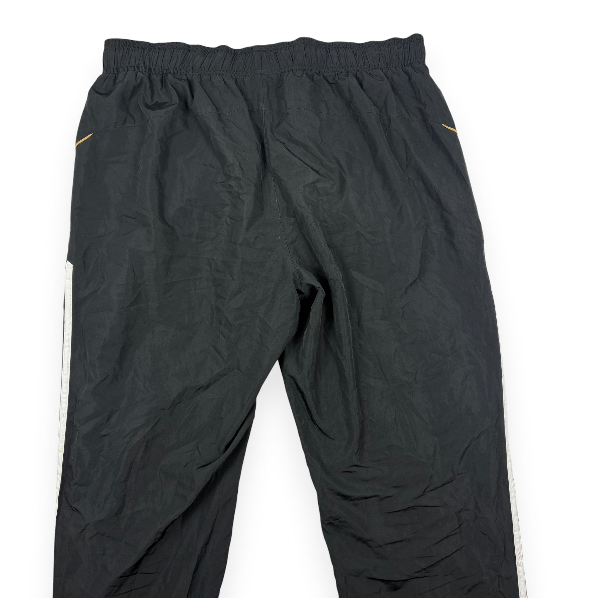 Adidas Trainingshose Schwarz mit weißen Streifen und goldenen Details